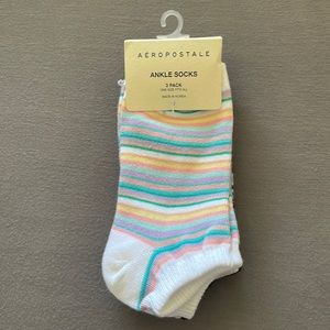 3 pack of womens socks.